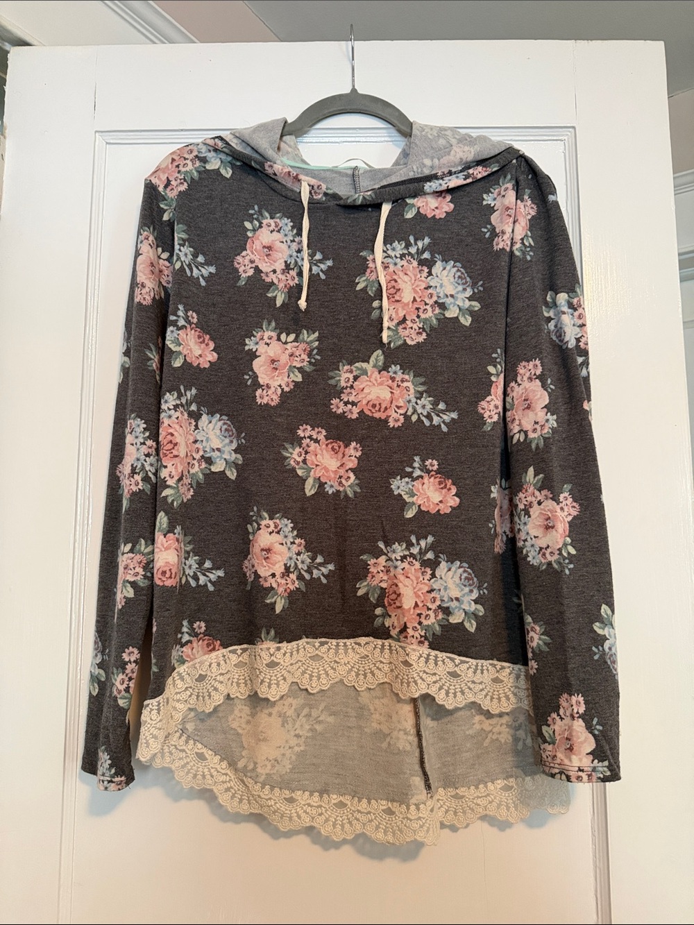 Floral Lace-Hem Hooded Pullover Top - Charcoal with Pink Roses